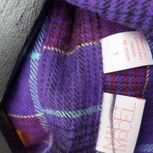 Make + Model plaid snap front crop shirt - Picture 3 of 7